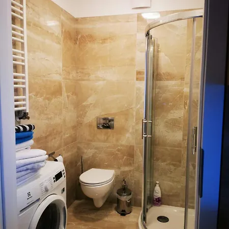 App 2 Apartment *